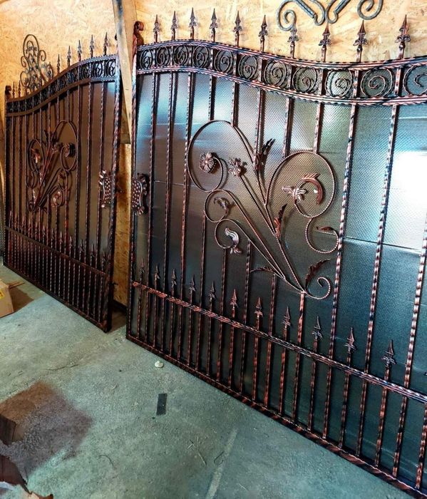 Vopsitorie in camp electrostaic-confecții metalice -garduri traforate,