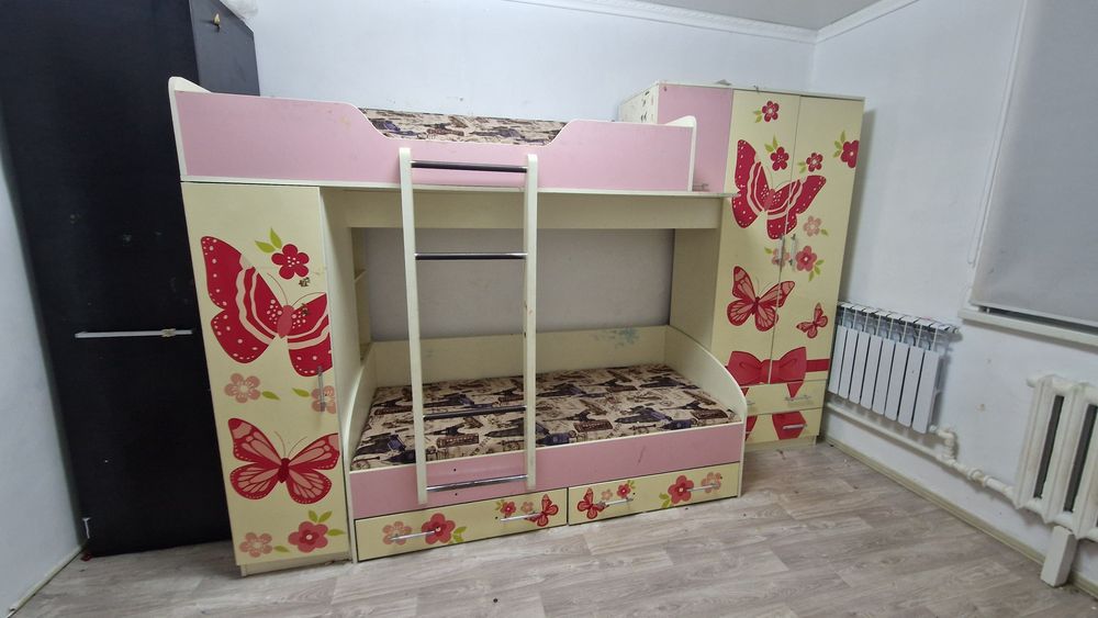 Продам кровать двухярусный детский