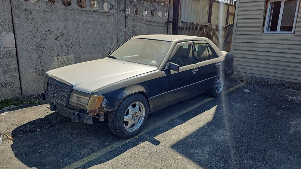 Продам на запчасти мерс