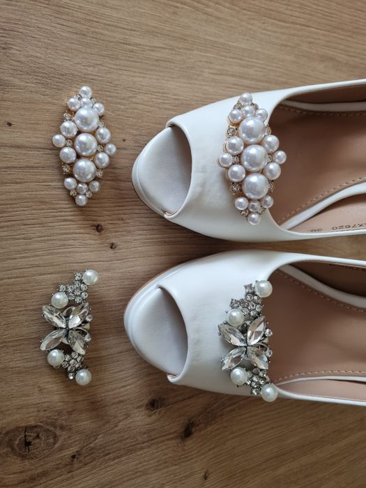 Елегантни обувки в бяло