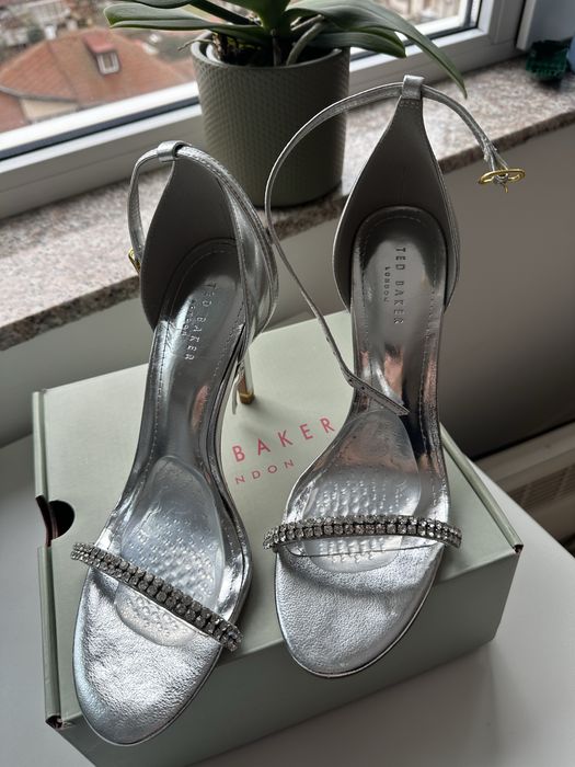 НОВИ Сандали Ted Baker 39 размер
