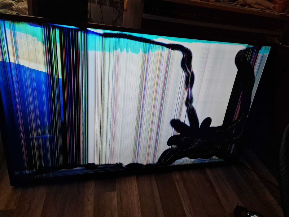 LG50UM7450PLA телевизор с счупен екран