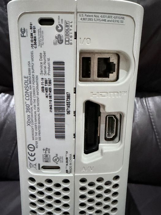 Xbox 360 с кутия Boxed и три игри