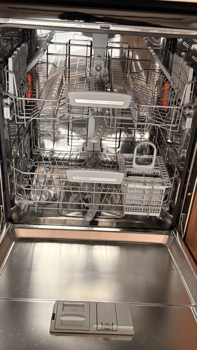 Продавам съдомиялна Hotpoint