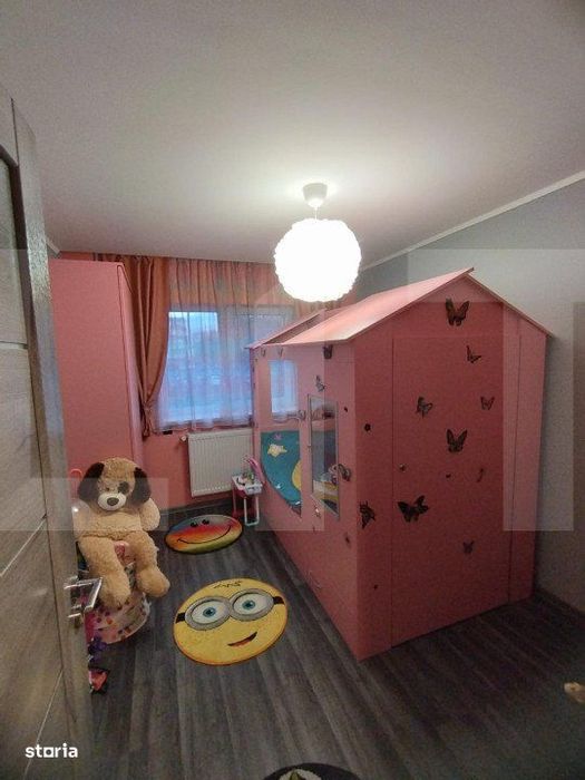 Apartament cu 4 camere, 2 bai, 80 mp, et. intermediar, zona Aurel Vlai