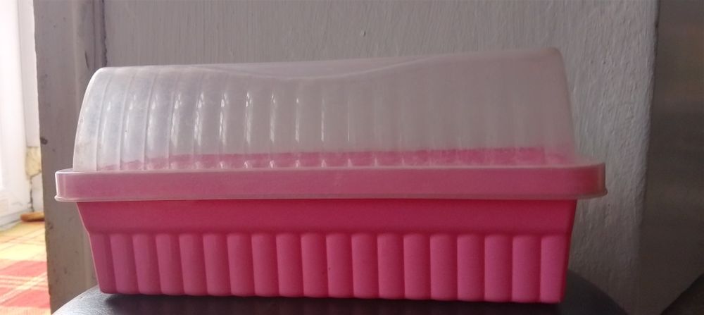 Лот - закачалка, кутия за съхранение  и кашпа метална

Тел. 0890162