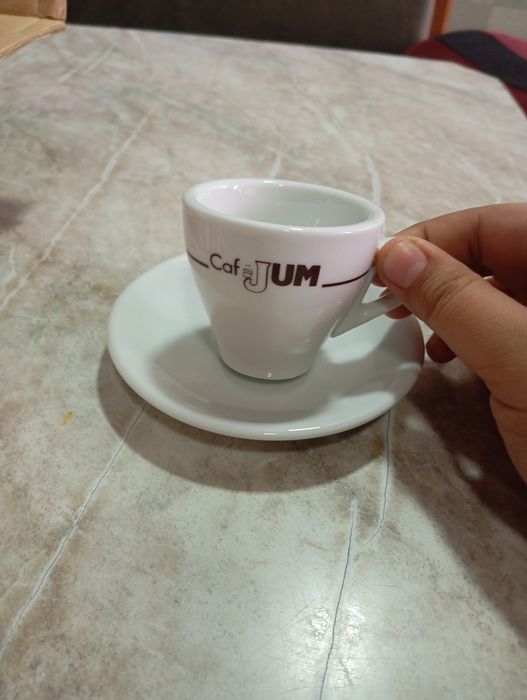 Chashka tarelka sotiladi