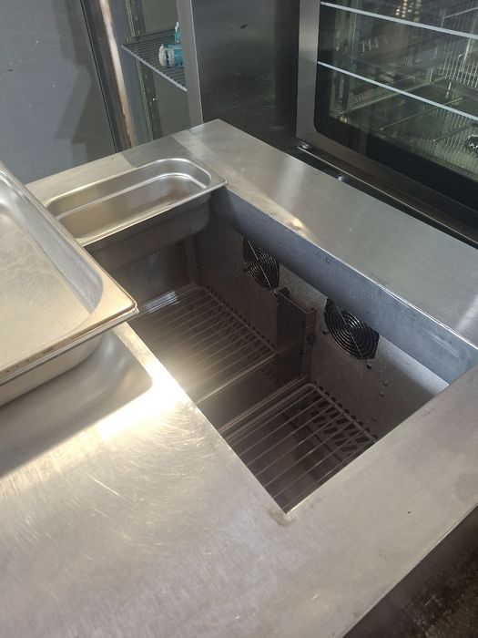 Хладилна маса с вграден салат бар WILLIAMS