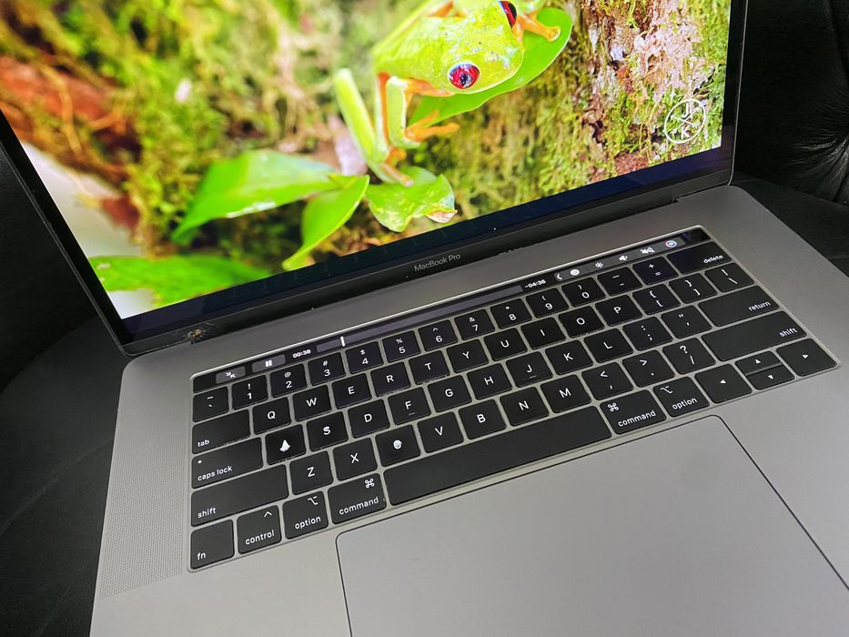 MacBook Pro 14-inch/ Intel Core i7 / 16 Gb RAM / 512 Gb/Space Gray/Bun