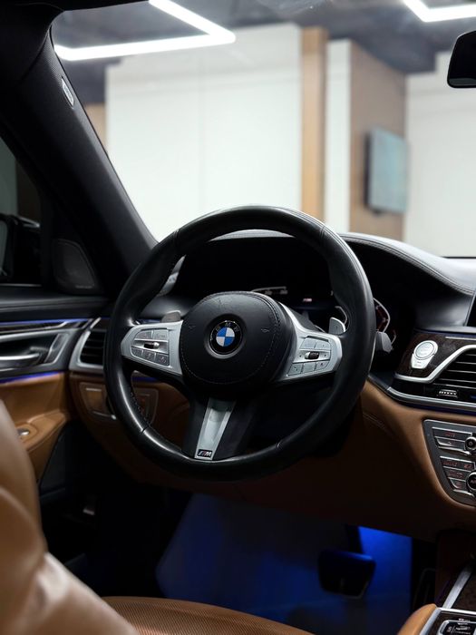 BMW 730i xDrive 2021