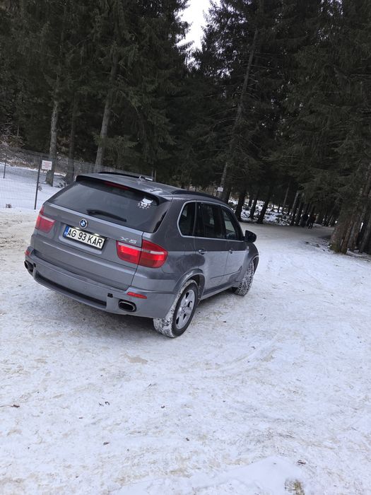 BMW X5 E70 2008 
Mașina are 299789Km rulează zilnic 
Acte va