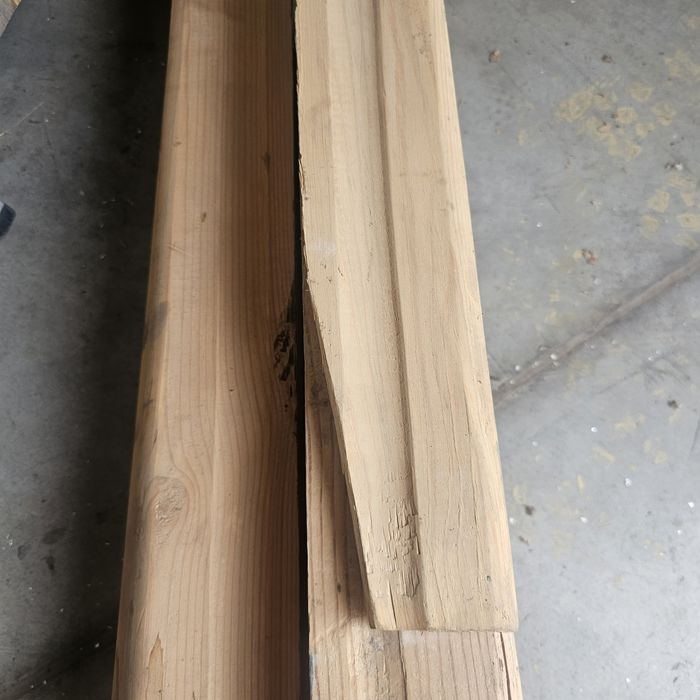 Плинтус деревянный