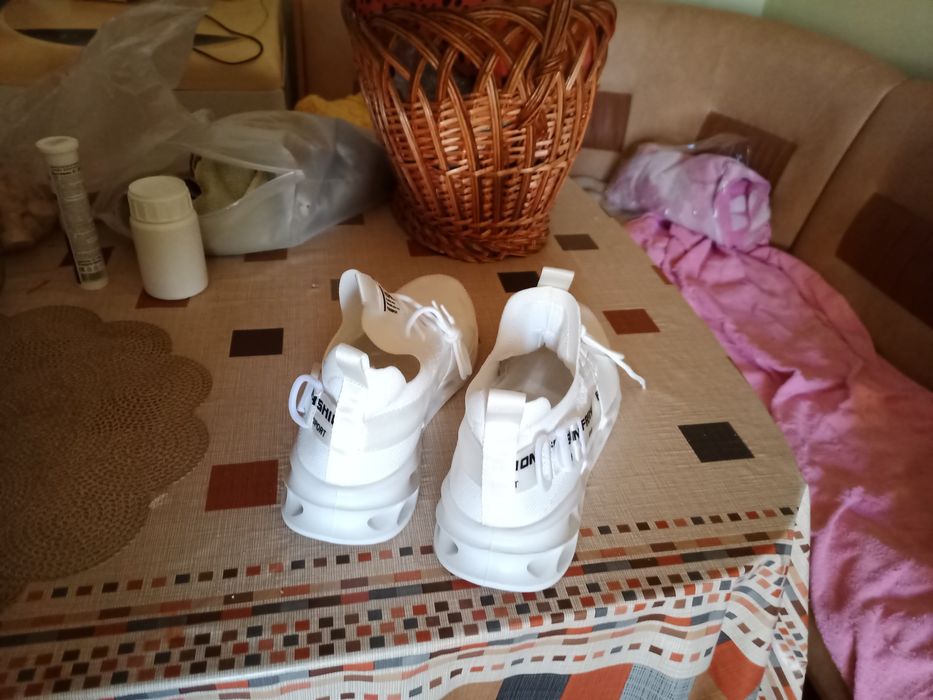 Кроссовки 45 размер.