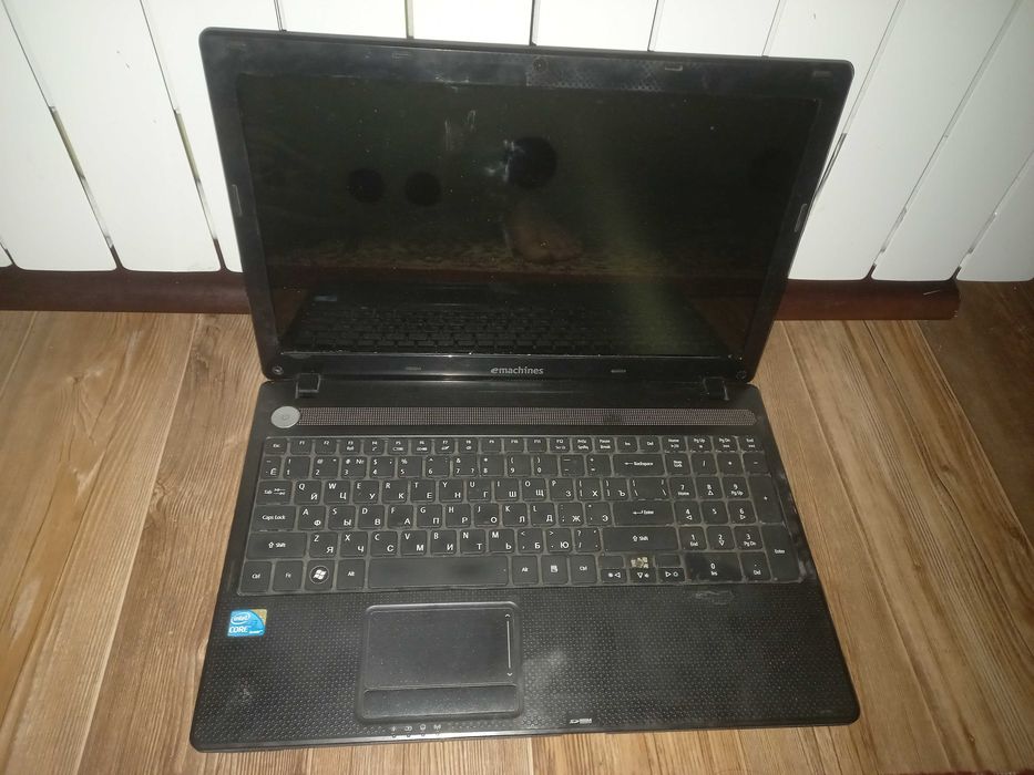 корпус ноутбука eMachines E732G матрицы нету