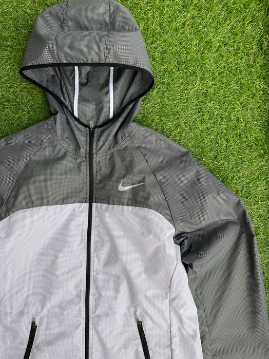 Дамско горнище / ветровка : Nike Women’s Racer Running Woven (Grey) S