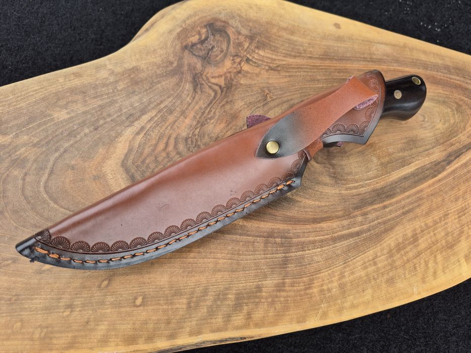 Ръчно изработен ловен нож с кожена кания LN424