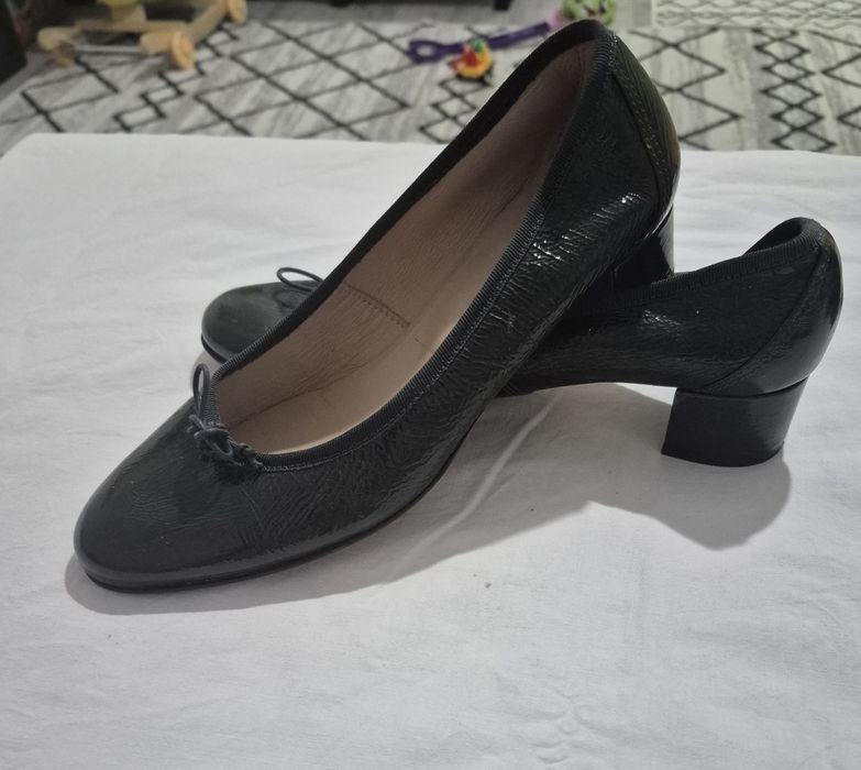 Pantofi eleganți de dama