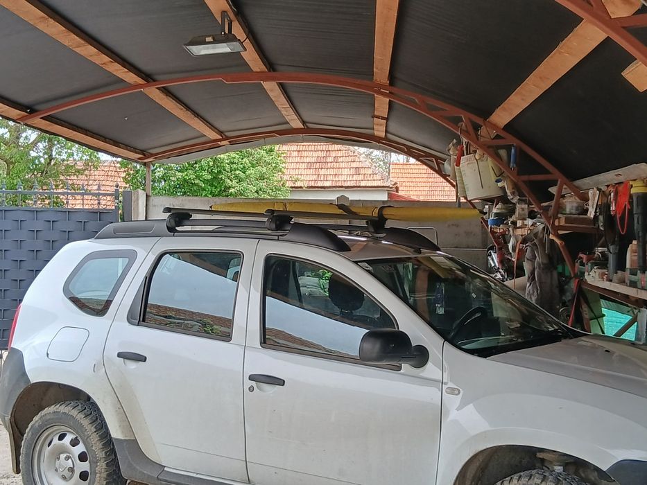Vând sau schimb Dacia duster