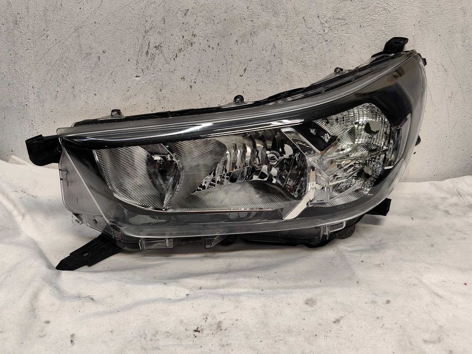 Оригинален фар Тойота  Toyota Hilux 2018