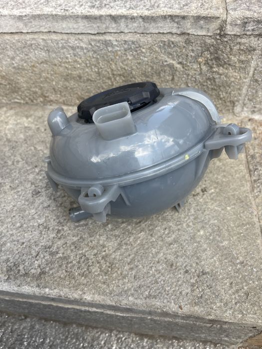 Разширителен съд(казанче) за фолксваген пасат-2018год