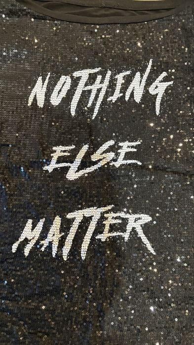 Черна тениска  с пайети р-р М