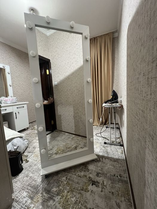 Hi tech Зеркало с красивой подсветкой