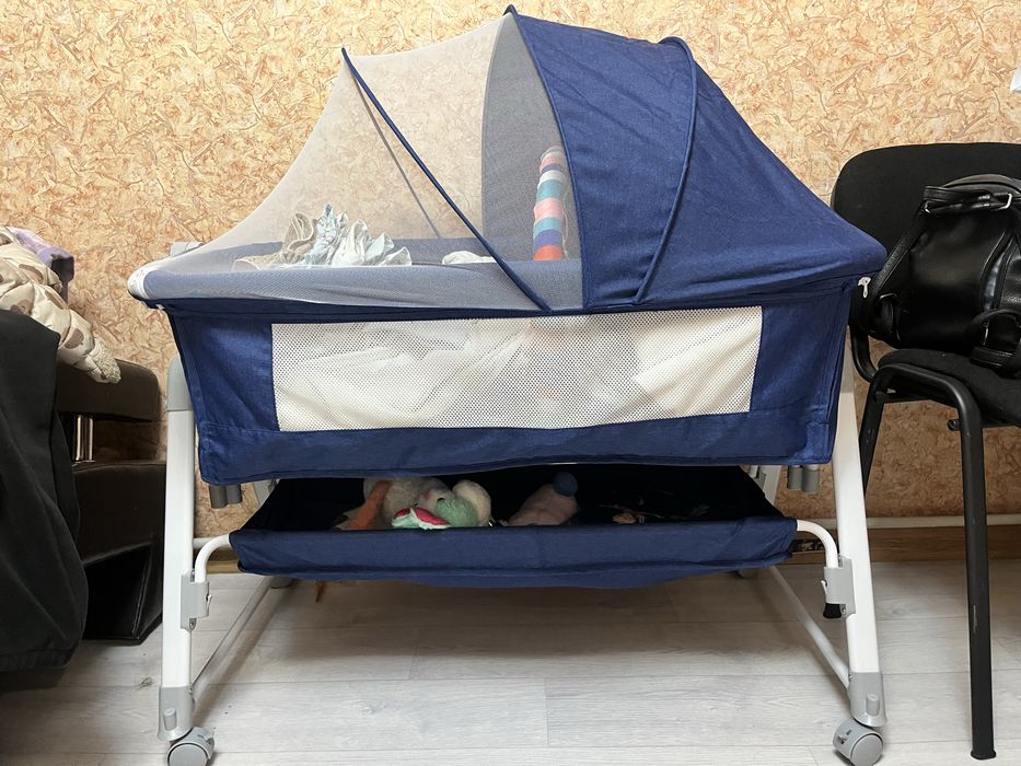 Продается кровать манеж