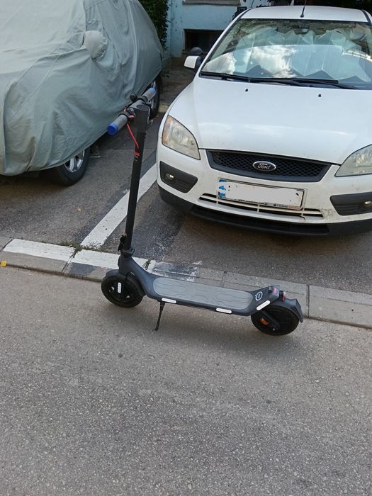 Vând trotineta pentru adulți cu roti de 10 inch