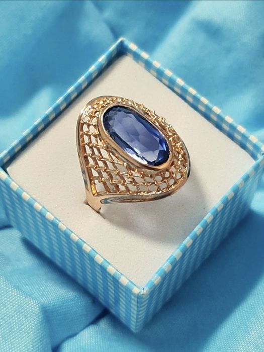 Золотое кольцо 583 пробы с сапфиром