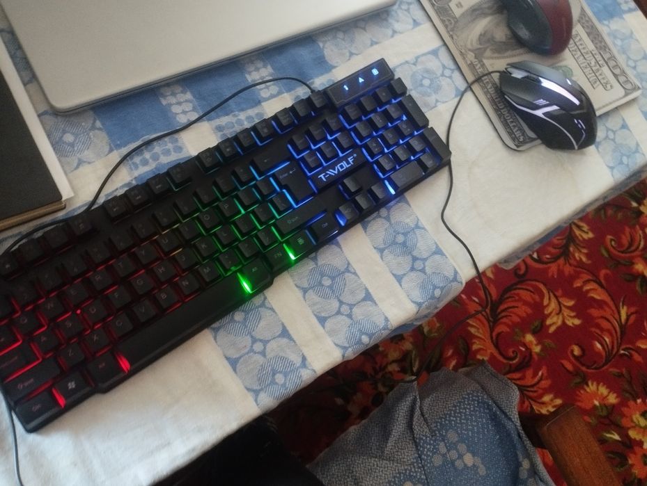 Продам клавиатуру и шышку