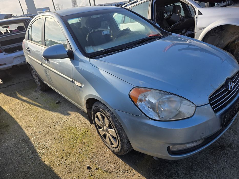 Dezmembrez Hyundai Accent 1.4i