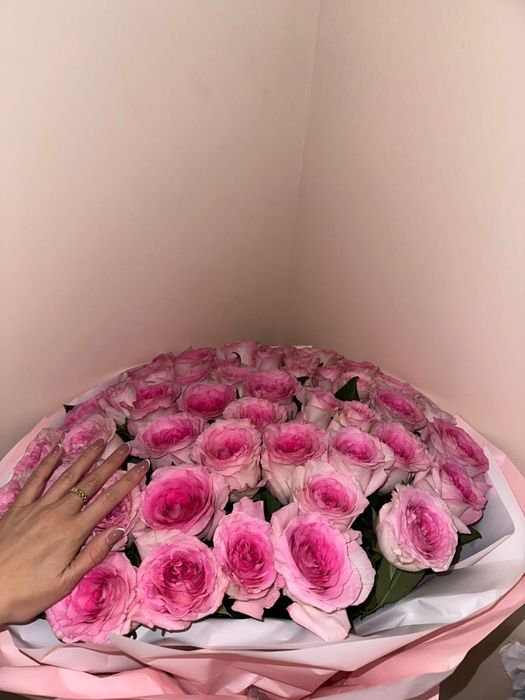 Букет розовых роз в наличии