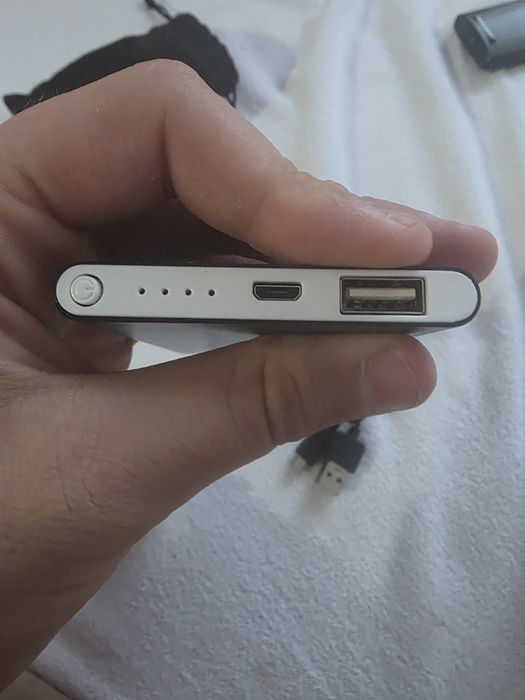 Baterie externă (Power Bank) oficială Aston Villa FC, ideală pentru fanii echipei sau colecționari de merch din Premier League am multe bucati .
