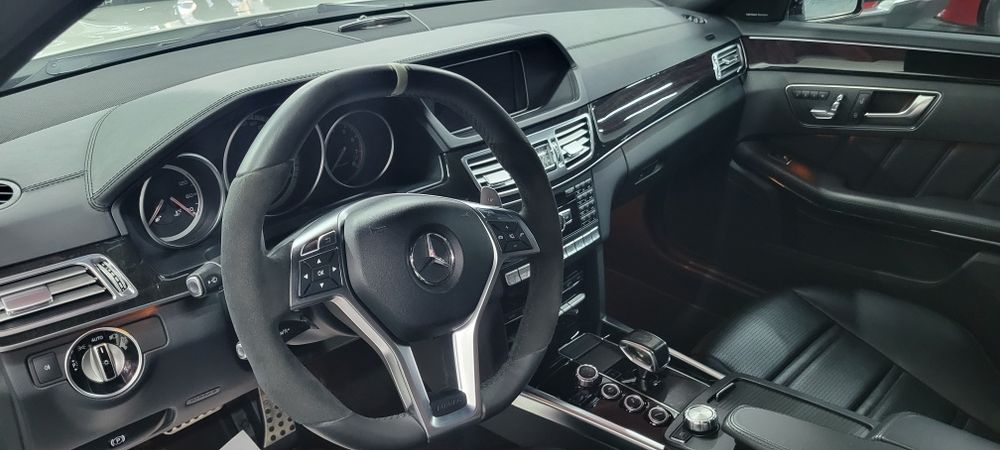 Mercedes Benz 212 AMG  (4 Matic)