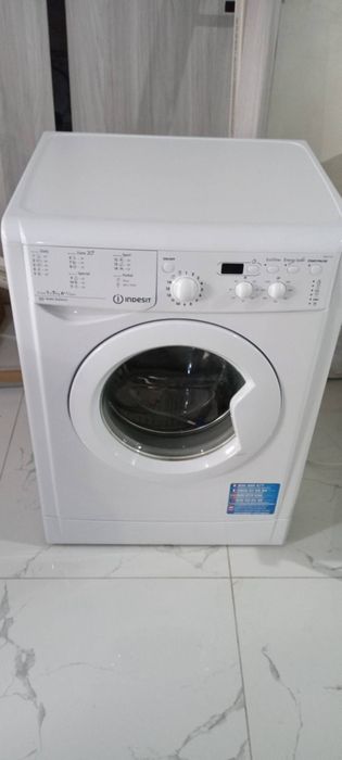 Vând masina spălat indesit