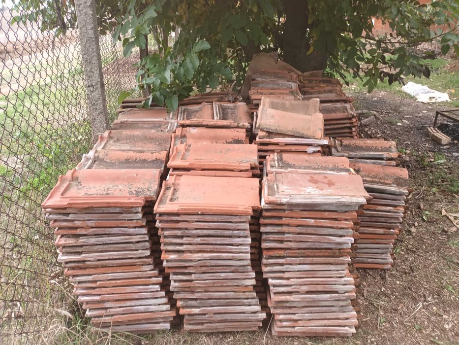 Предлагам използвани  керемиди ,,Стралджа"  за около 30 м 2