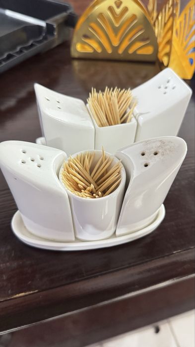 Сервировочный набор для стола и посуды