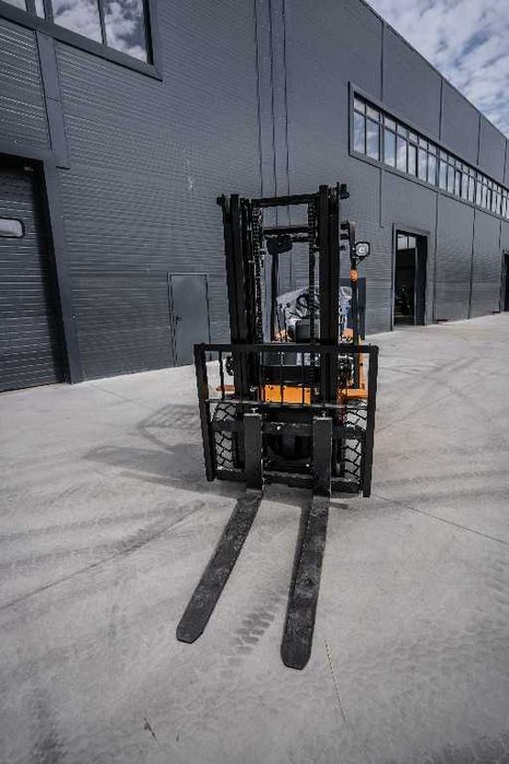 Вилочный погрузчик 3 тонны