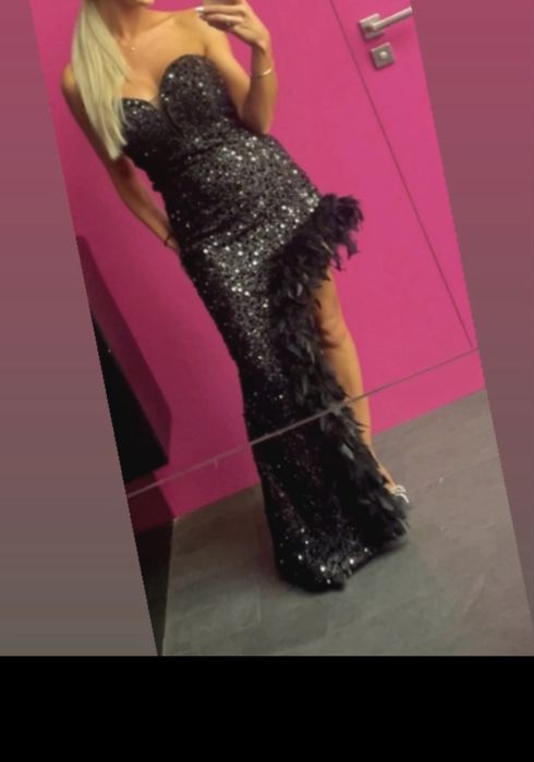 Официална черна рокля с естествени пера