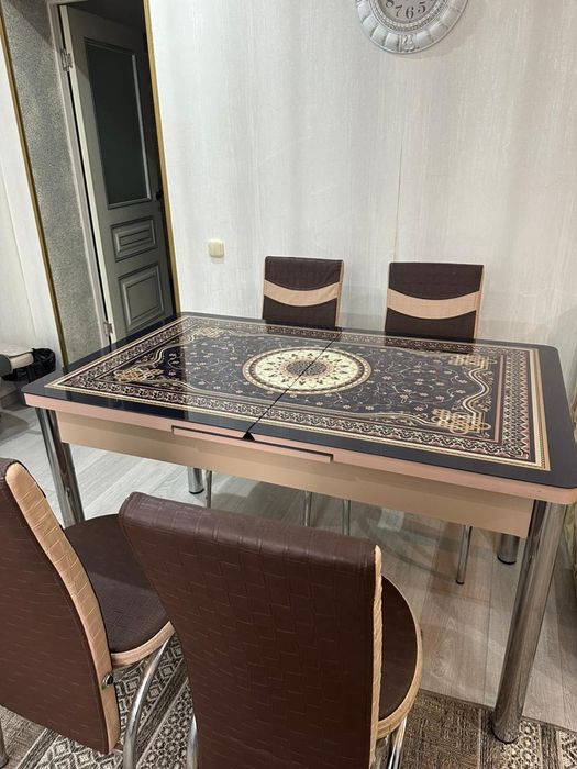 Продам стол стеклянный со стульями