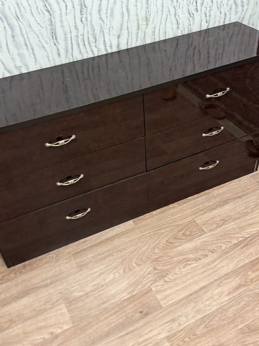 Комод с зеркалом