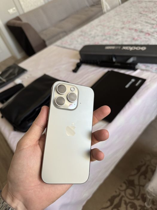 iPhone 16 pro 256 гб
