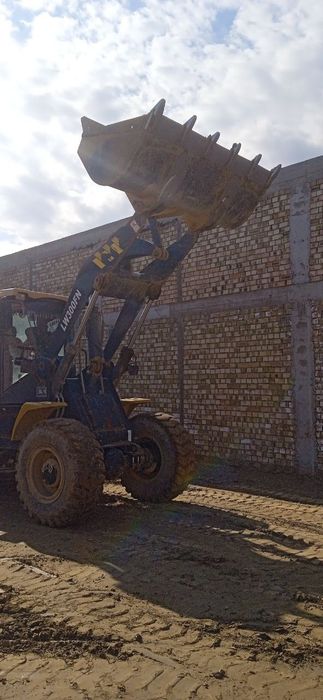 Pagruzchik XCMG 1.8 sotiladi