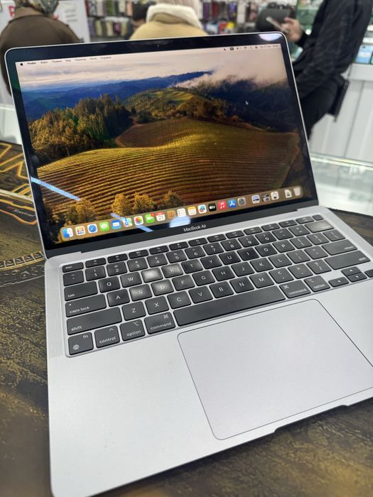 Macbook Air M1 8/256 13.3 retina