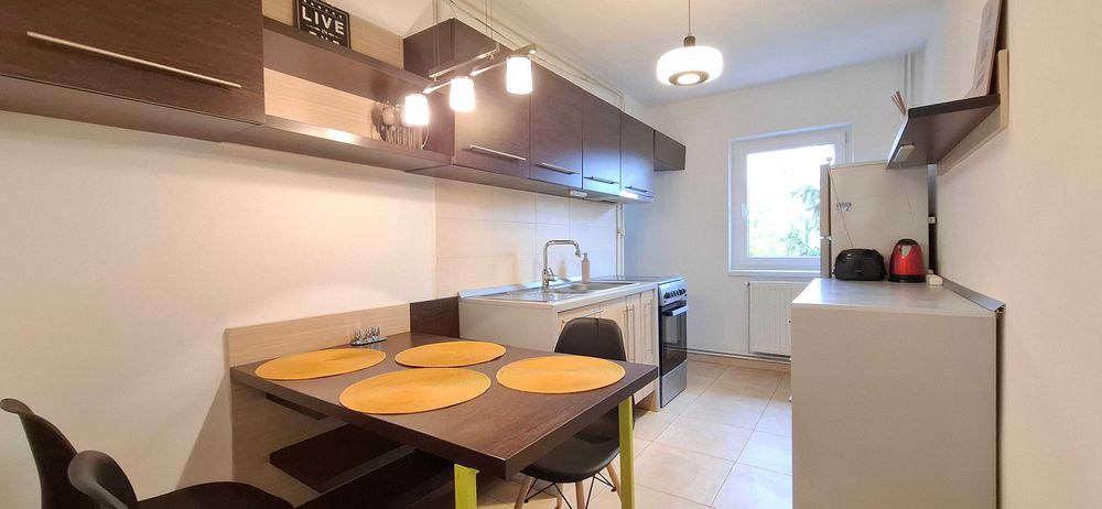 Proprietar, inchiriez apartament 2 camere modern + loc de parcare / Racadau / Etaj 2
