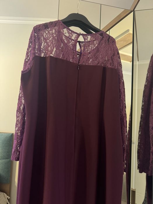 Офицална рокля със дантела