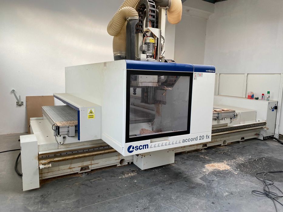 CNC lemn SCM Accord 20 FX (2014) – 4 axe, 2 pompe vacuum, stare excelentă