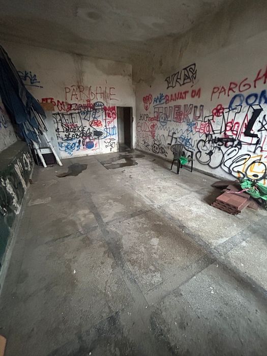 Inchiriez constructie