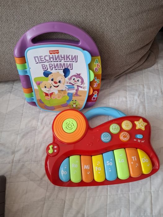 Музикална къща Hola пияно и книжка