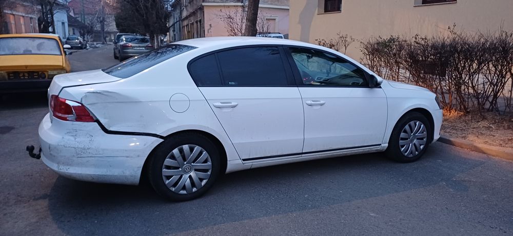 Vand Vw Passat B7 usor avariat
